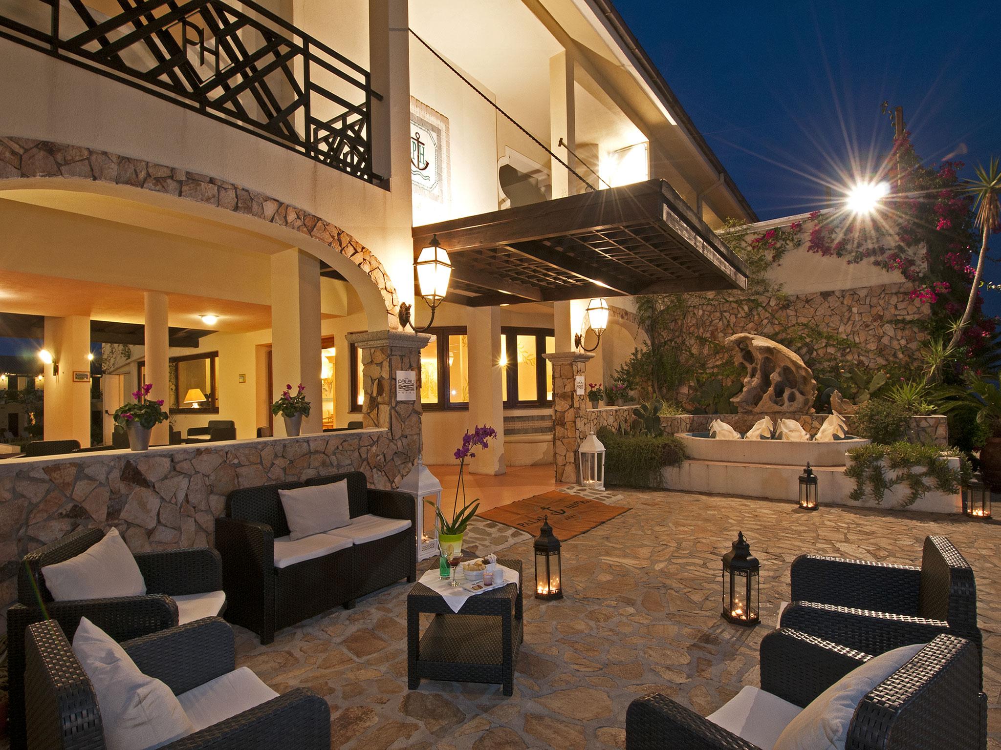 Hotel Palau Buitenkant foto
